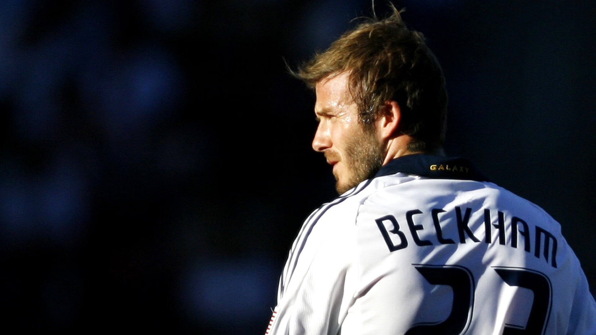 篮球场上的欧冠之夜，当利拉德用一记超远三分一剑封喉